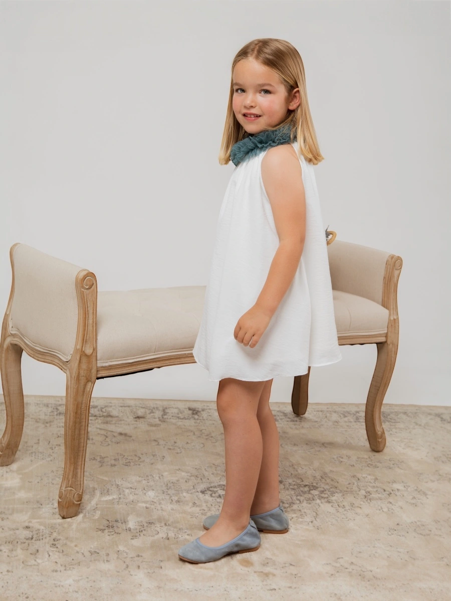 Vestido halter blanco volante azul índigo fruncido cuello - Imagen 5