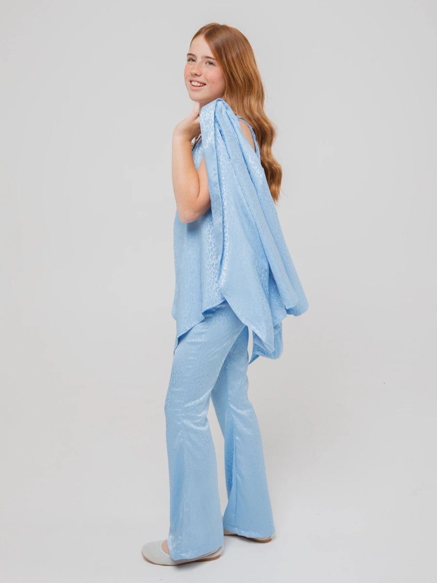 Conjunto animal print camisa pico y pantalón flare - Imagen 3