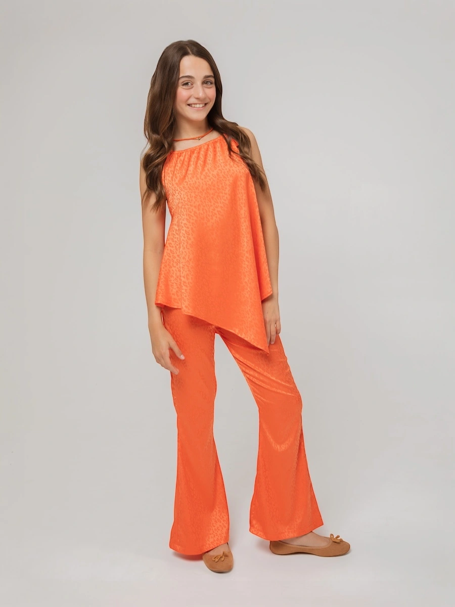 Conjunto animal print camisa pico y pantalón flare - Imagen 3